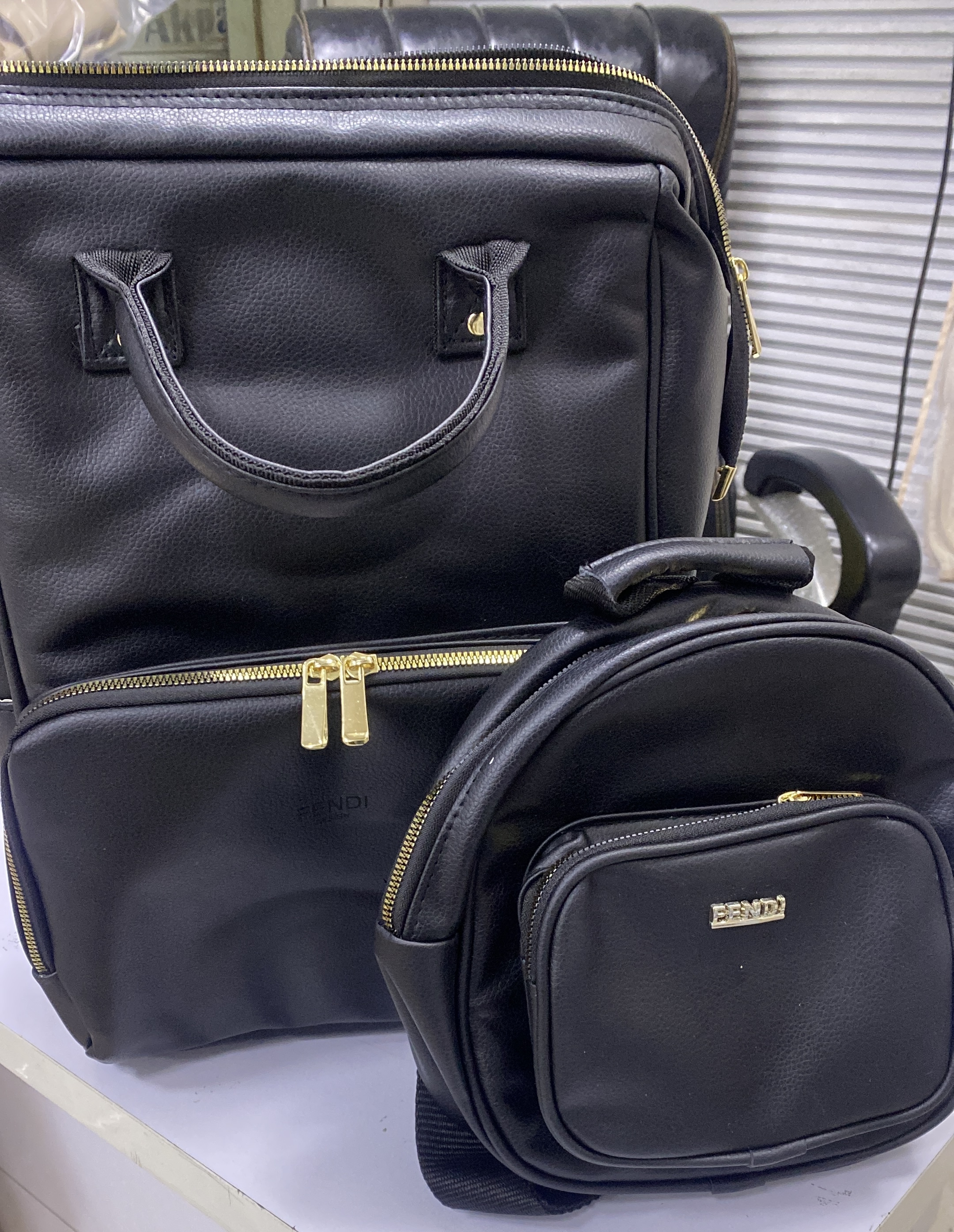 ساک و کوله لوازم نوزاد فِندي